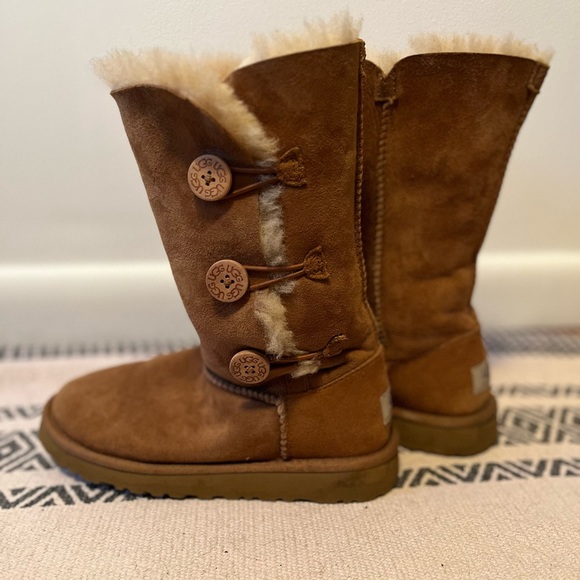 Girls' Bailey Button Triplet II Boots (Youth) - Picture 6 of 8